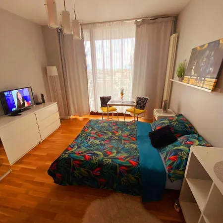Homecomfort Adonis 아파트